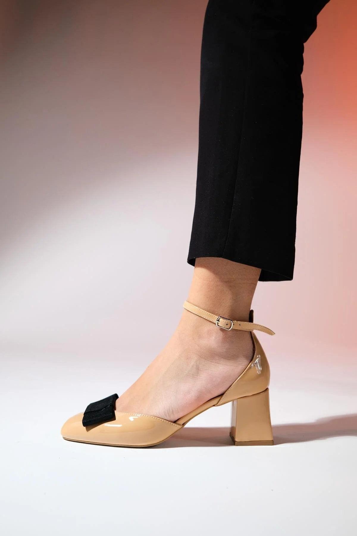 Brit - Taupe Patent Bow Block Heel Pump (Women) - Image 4