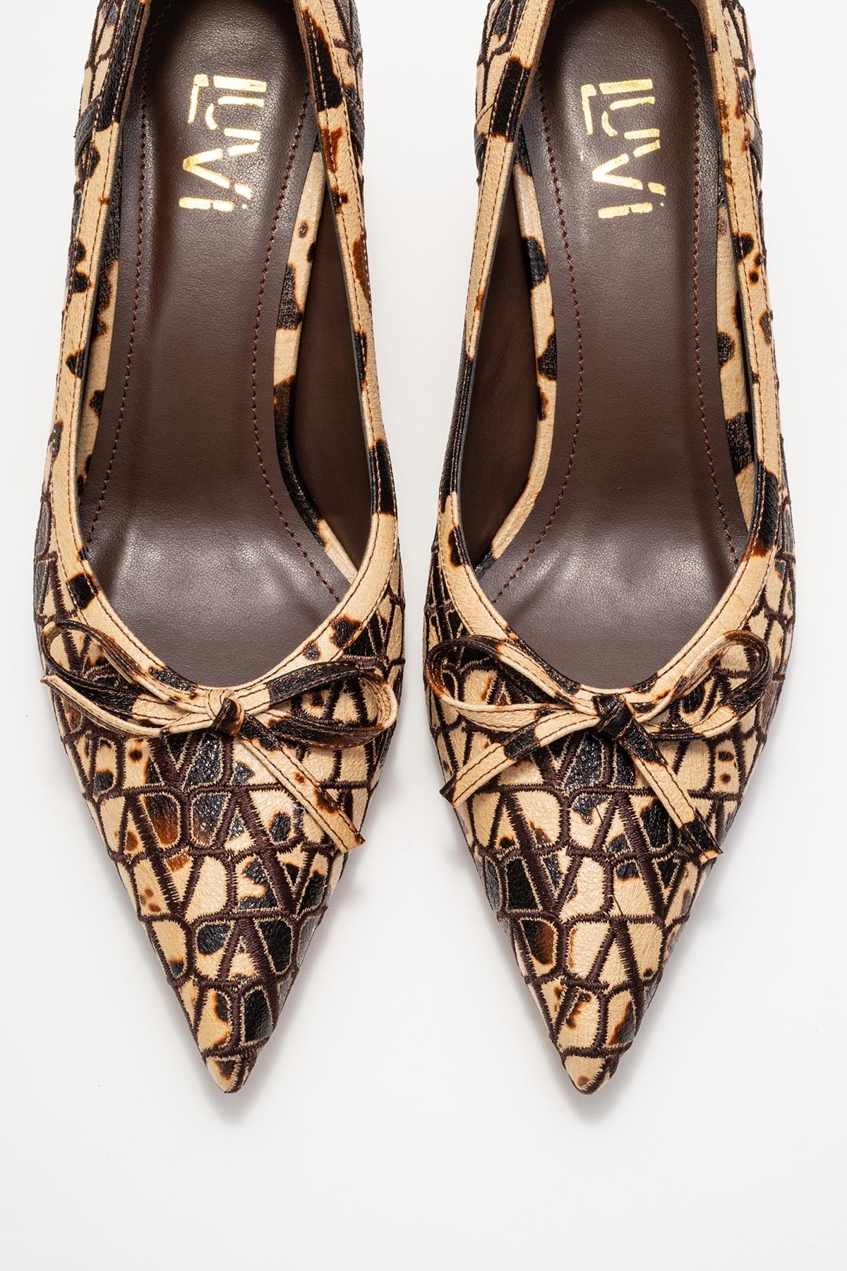 Camden - Beige Patterned Bow-Front Pump (Women) - Image 2