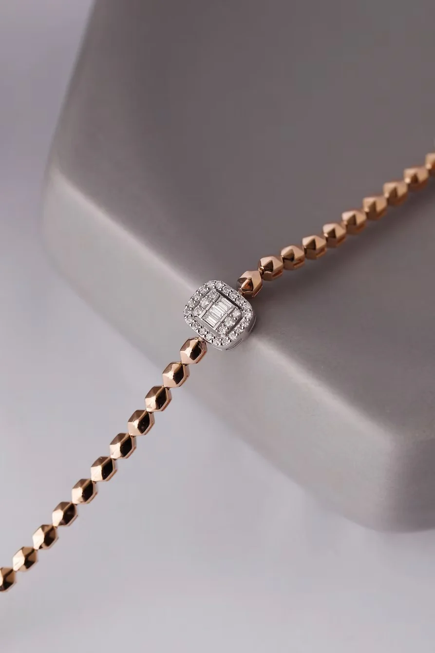 Elivira 14K Gold Baguette Cut Diamond Bracelet – 0.24 Ct