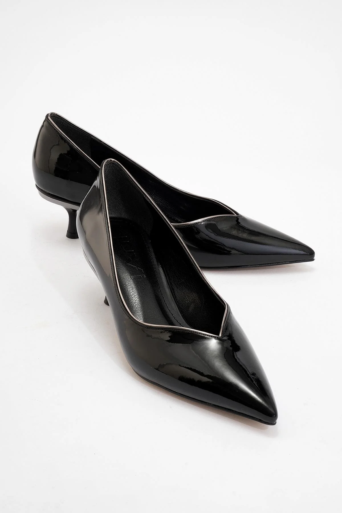 Eupho - Black Patent Platinum Low-Heel Shoe (Women)