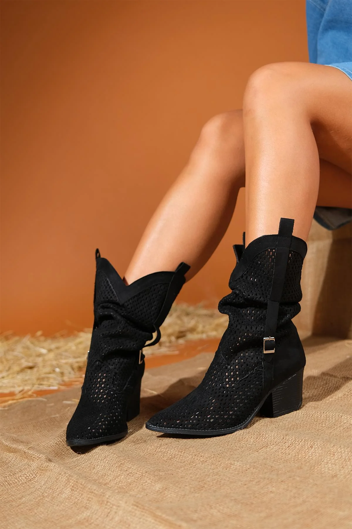 Larry Black Elasticated Block Heel Boot (Women) - Image 5