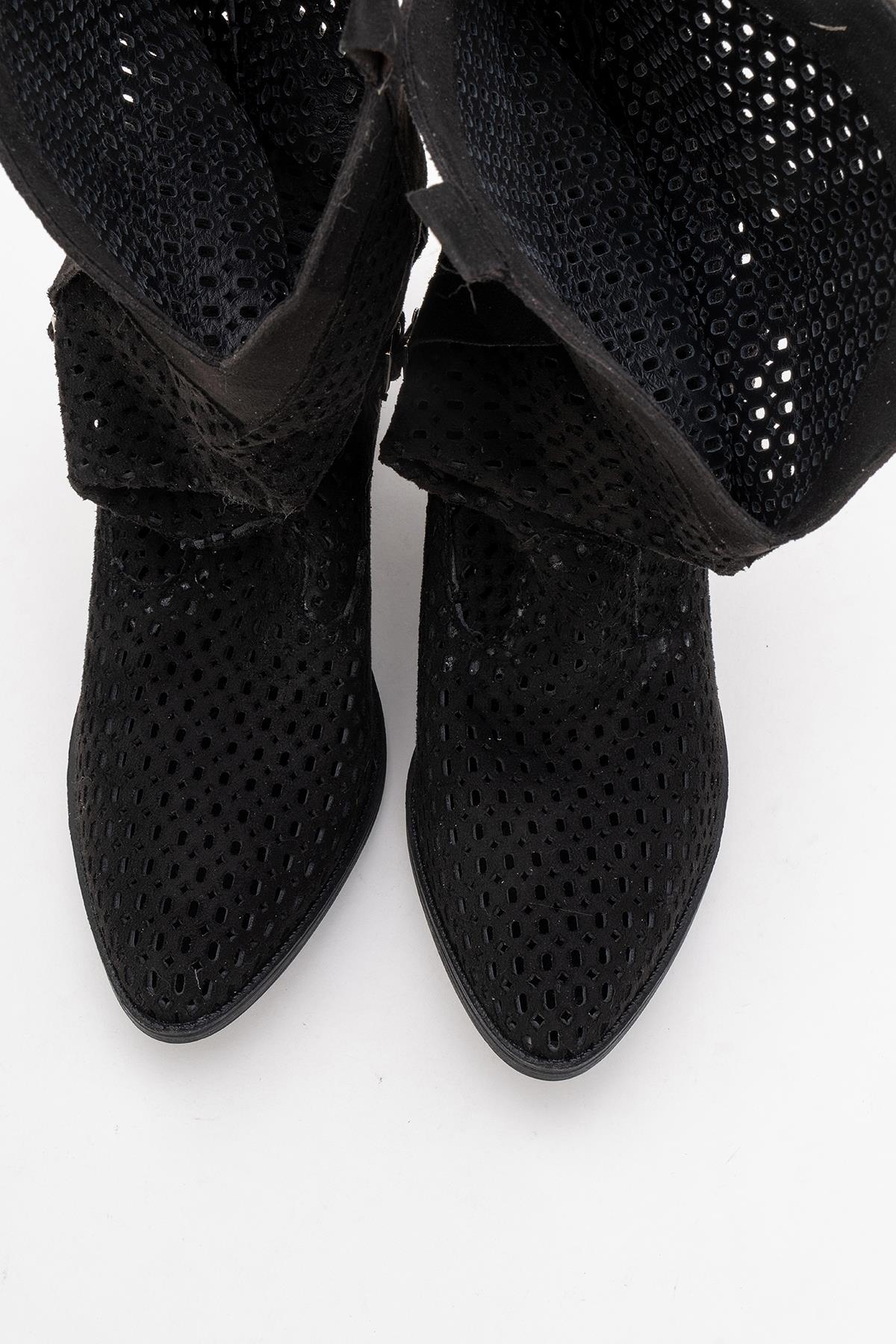 Larry Black Elasticated Block Heel Boot (Women) - Image 7