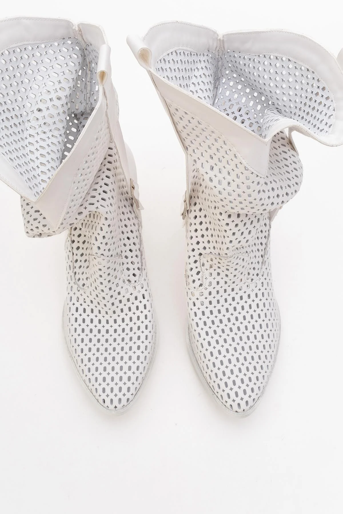 Larry White Elasticated Block Heel Boot (Women) - Image 6
