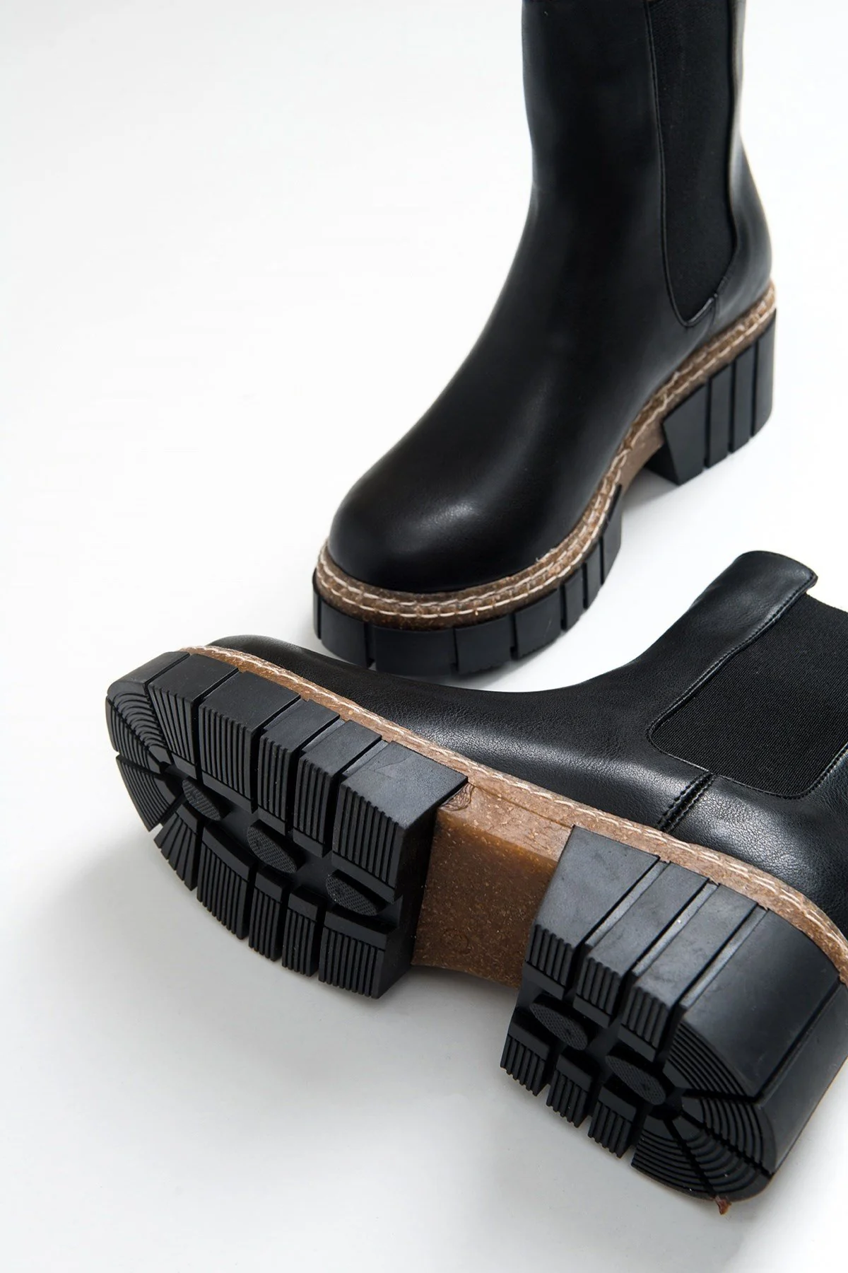 Luz Black Cilt Block Heel Boot (Women) - Image 5