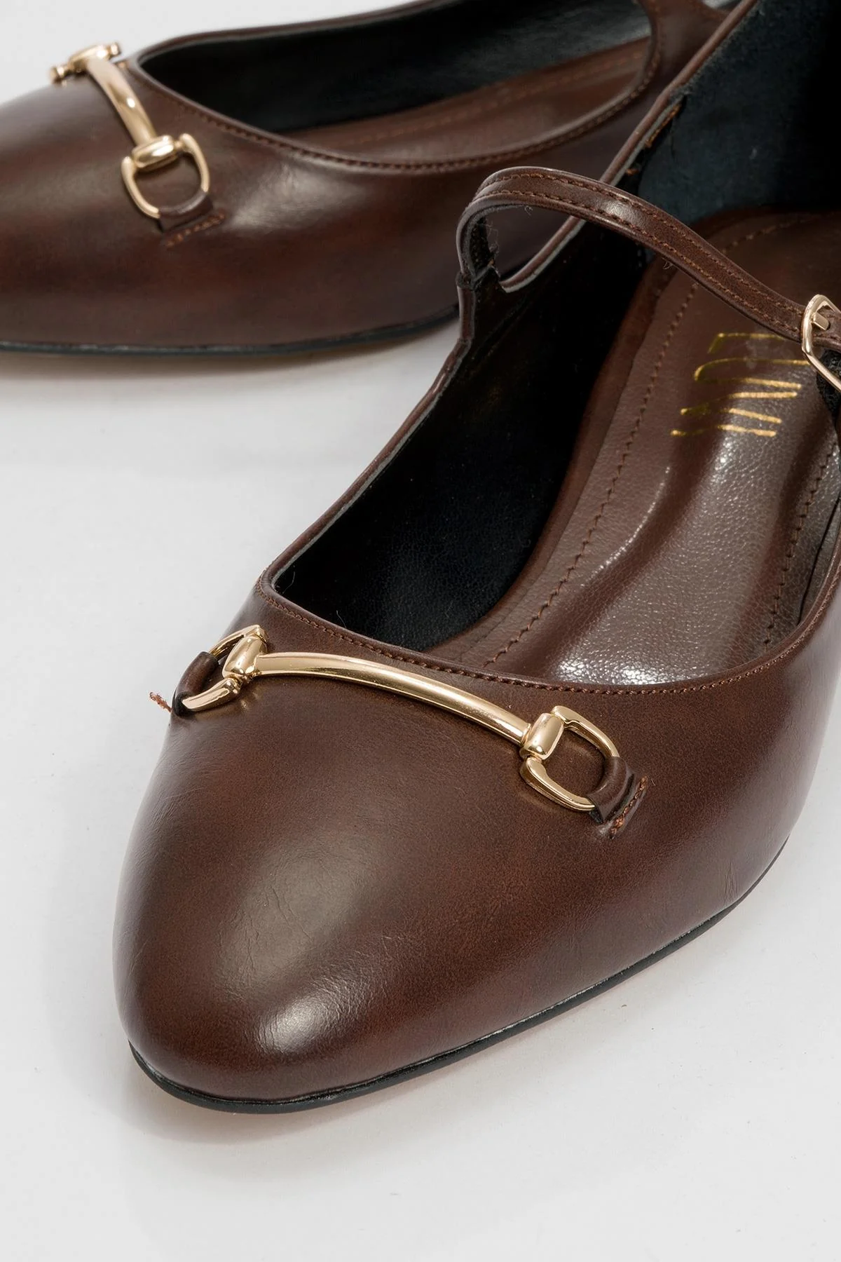 Ojen - Brown Low Heel Shoe (Women) - Image 3
