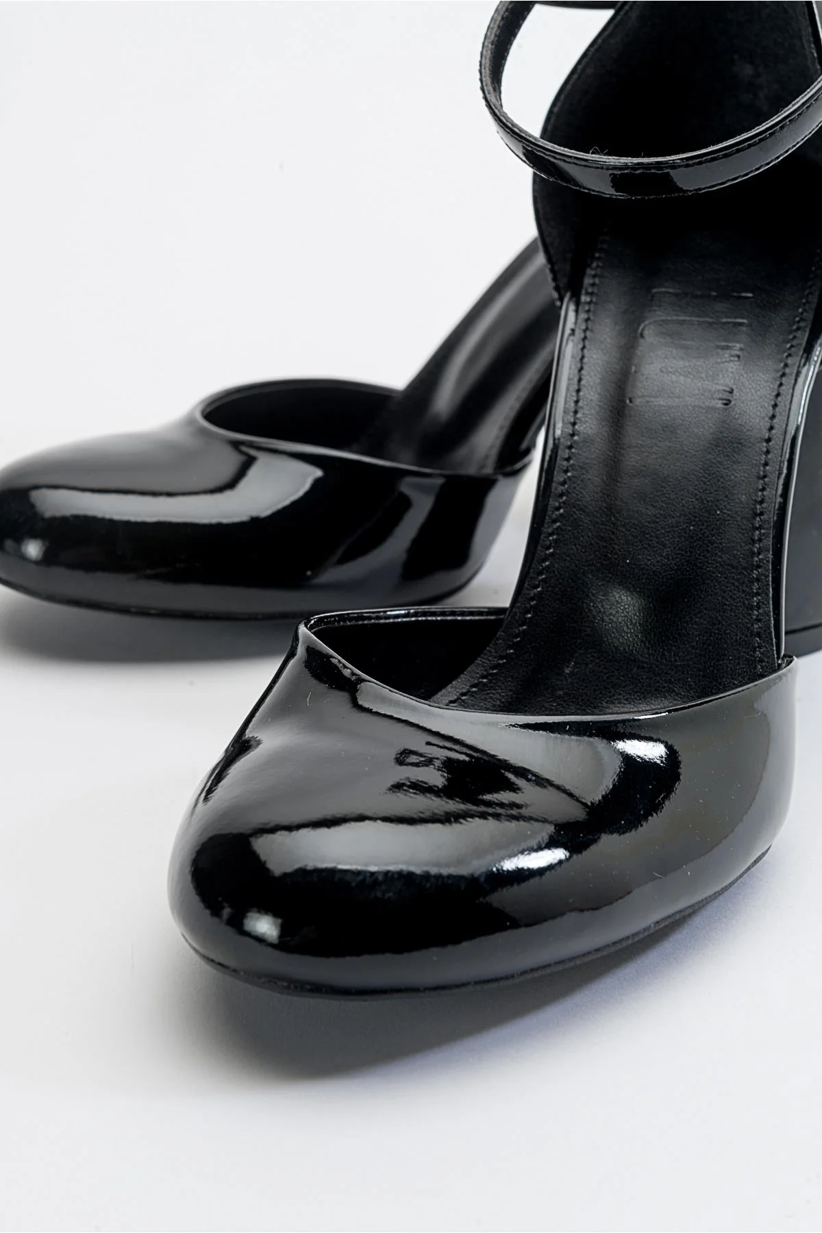 Oslo - Black Heeled Shoe (Women) - Image 2