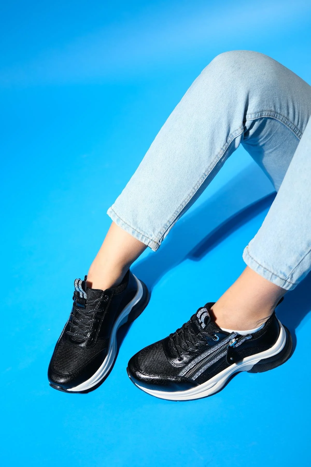 Oude - Black Zippered Platform Sneaker (Women) - Image 4