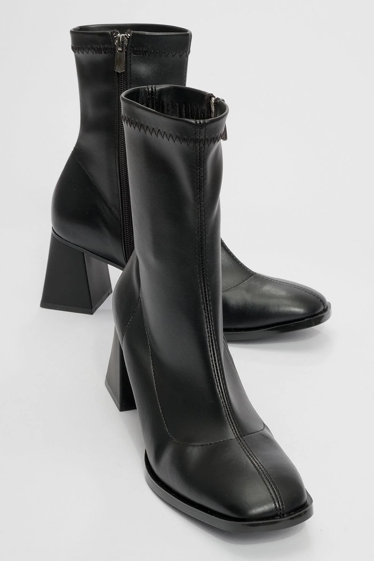 Plesa Black Chunky Heel Boot (Women)