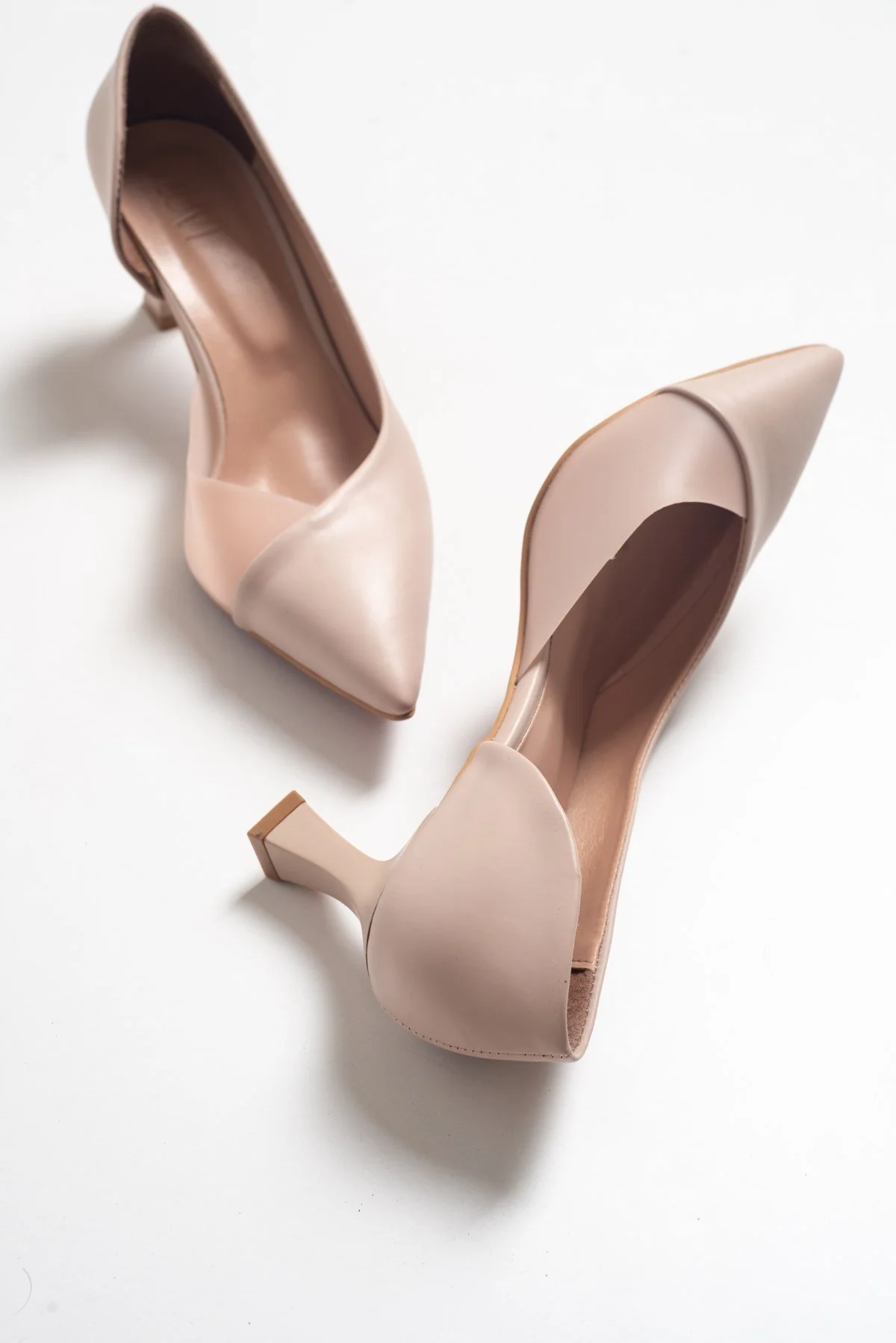 Vera Tan Pointed Toe Pump (Women)